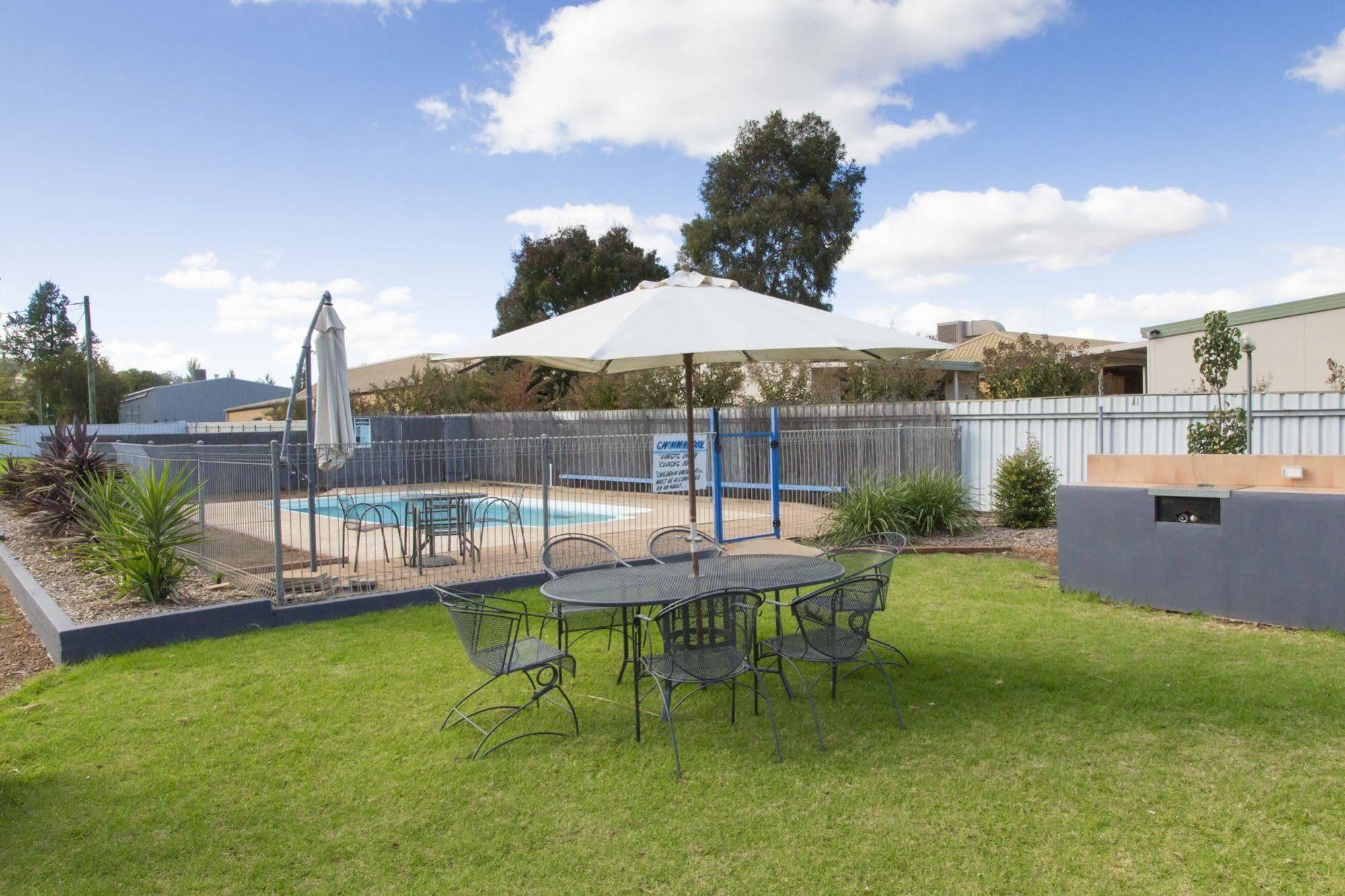 A Line Motel Griffith Exterior photo